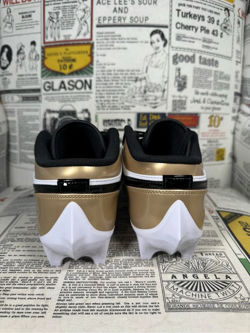 Nike Jordan 1 Low Cleat Gold Toe FJ6245-701 Men Size 10.5